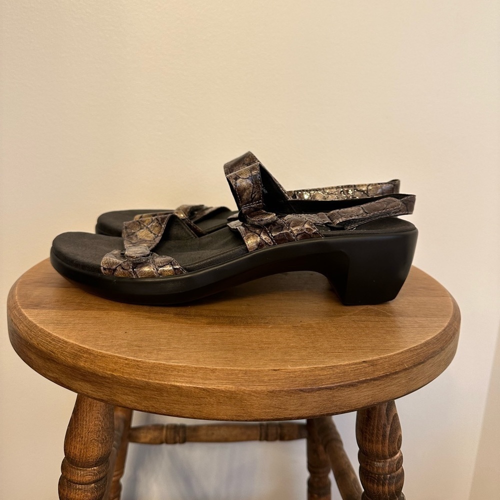 Aravon Sandals Womens Size 11 B Style WSP02GC Brown Black Snake Skin New Balance - Picture 5 of 13